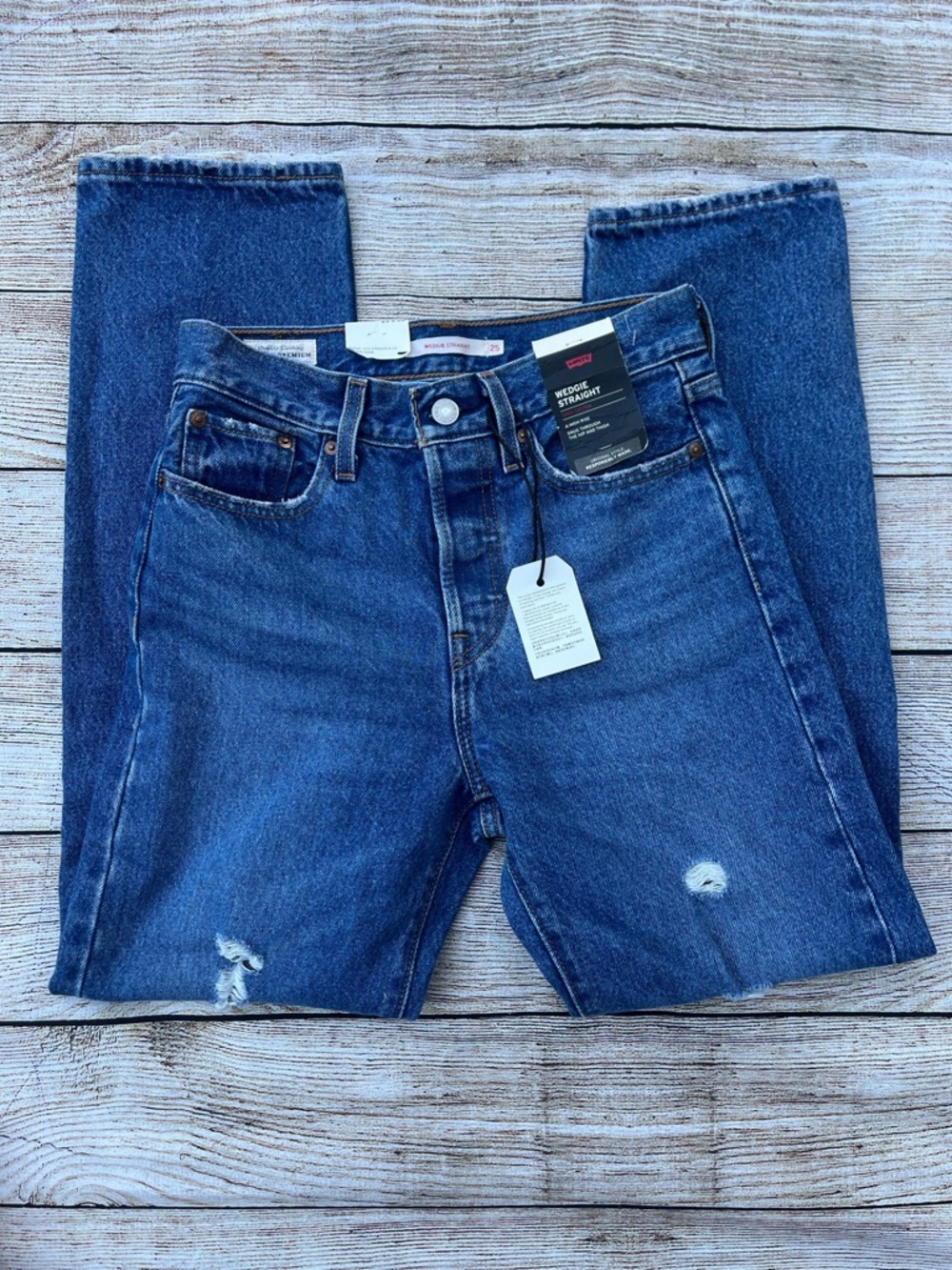 Levi’s 25” wedgie straight leg jeans button fly
